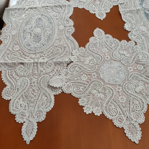 سرویس رومیزی پنج تکه دانتل مخمل طرح آنتیک