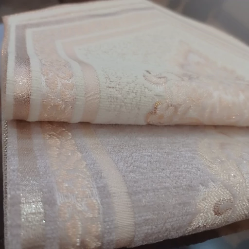 رومیزی مربع مخمل شاین دار جدید مدل پرواز 90 در 90