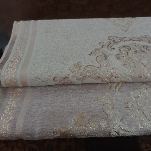 رومیزی مربع مخمل شاین دار جدید مدل پرواز 90 در 90