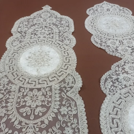 رومیزی بیضی دانتل مخمل سه تکه مدل ورساچه درجه یک