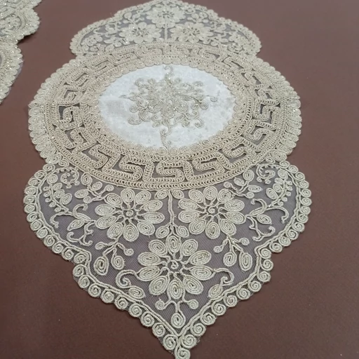 رومیزی بیضی دانتل مخمل سه تکه مدل ورساچه درجه یک