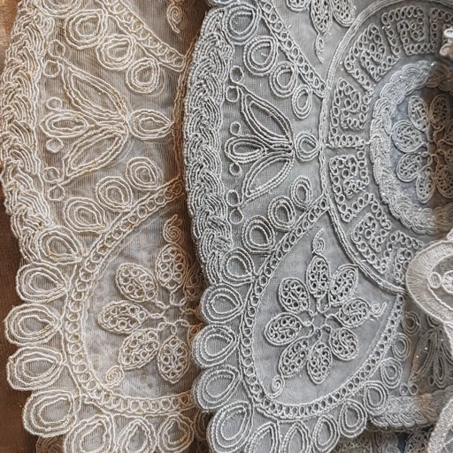 رومیزی عسلی مربع دانتل مخمل 37سانتی