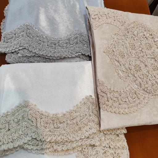 رومیزی چهار نفره غذاخوری مخمل دانتل ترک طرح ورساچه