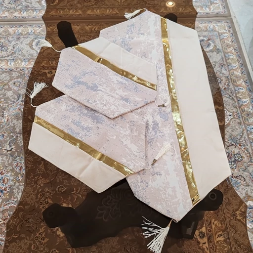 رومیزی مخمل پتینه ترکیبی 4 تکه با چرم طلایی