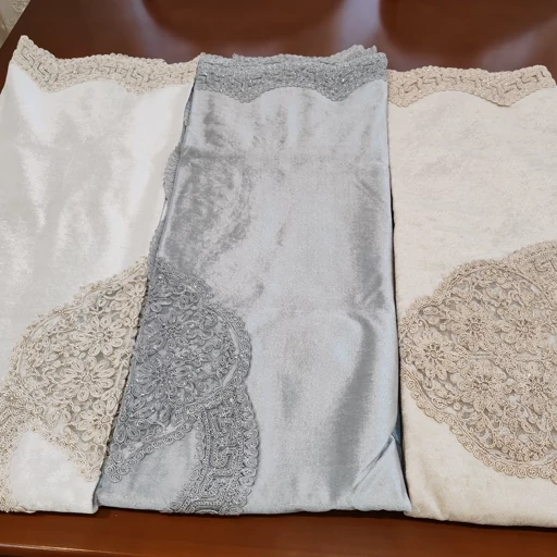 رومیزی چهار نفره غذاخوری مخمل دانتل ترک طرح ورساچه