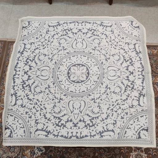 رومیزی مربع مخمل شاین ابریشمی طرح ترنج 92سانت