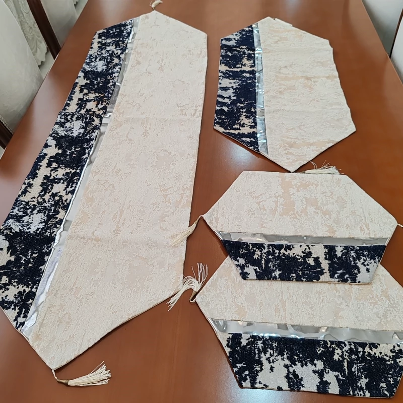 رومیزی مخمل پتینه ترکیبی 4 تکه با چرم طلایی