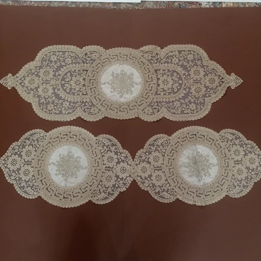 رومیزی بیضی دانتل مخمل سه تکه مدل ورساچه درجه یک