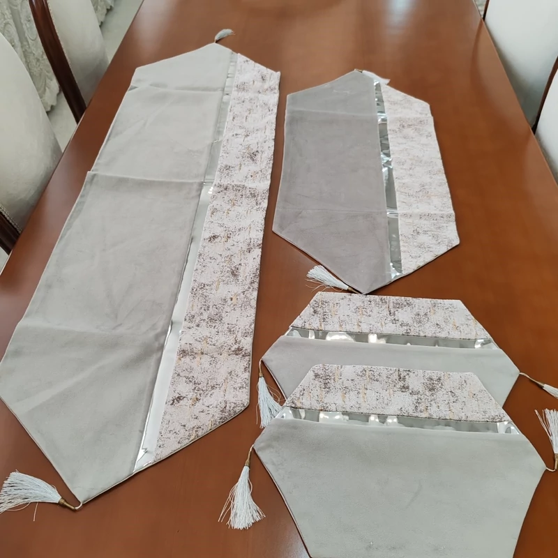 رومیزی مخمل پتینه ترکیبی 4 تکه با چرم طلایی