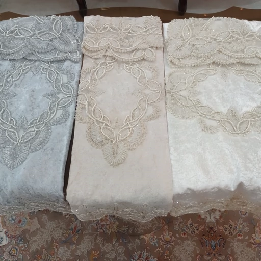 رومیزی مربع کریستال دوزی مخمل دانتل ترک گندمی