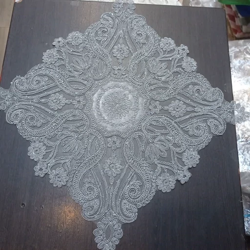 رومیزی عسلی مربع دانتل مخمل 37سانتی