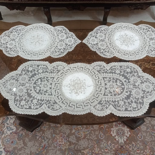 رومیزی بیضی دانتل مخمل سه تکه مدل ورساچه درجه یک