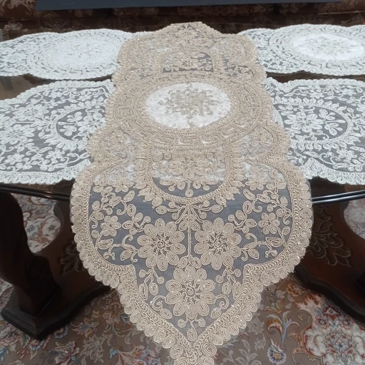 رومیزی بیضی دانتل مخمل سه تکه مدل ورساچه درجه یک