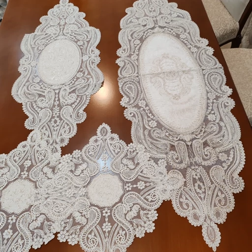 رومیزی چهار تکه مخمل دانتل طرح آنتیک جدید