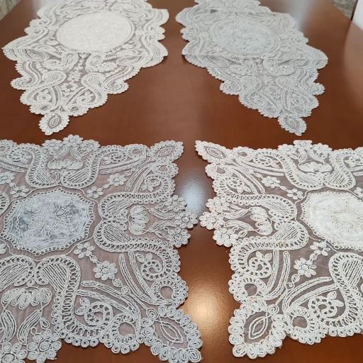 سرویس رومیزی پنج تکه دانتل مخمل طرح آنتیک