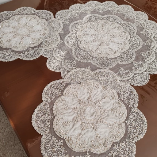 رومیزی گرد دانتل مخمل سه تکه ملیله و مروارید دوزی طرح نگین