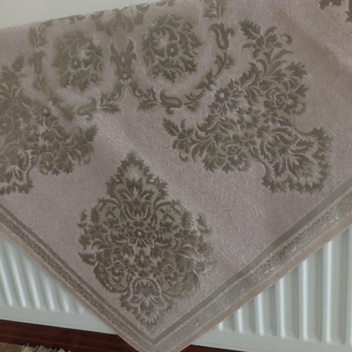 رومیزی مربع مخمل شاین دار جدید مدل پرواز 90 در 90