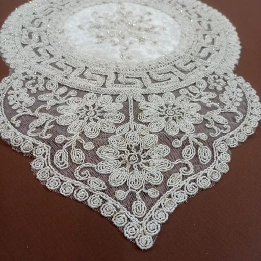 رومیزی بیضی دانتل مخمل سه تکه مدل ورساچه درجه یک