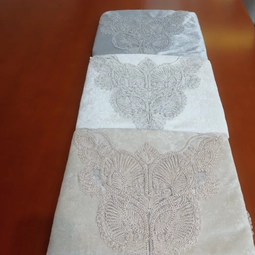 رومیزی غذاخوری 4 نفره مخمل دانتل ترک گندمی