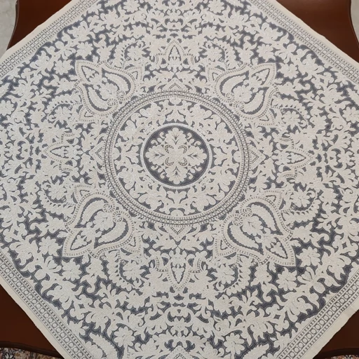 رومیزی مربع مخمل شاین ابریشمی طرح ترنج 92سانت