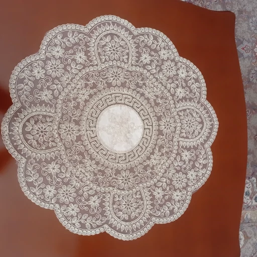 رومیزی گرد دانتل مخمل سه تکه مدل ورساچه طرح ترک