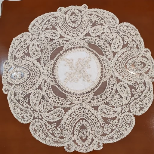 رومیزی گرد دانتل مخمل سه تکه طرح سوفیا