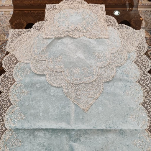 سجاده جانماز مخمل دانتل قیطون دوزی لمه دار طرح نگین