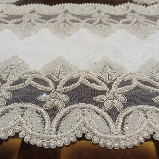 رومیزی کریستال دوزی مخمل دانتل سه تکه ترک طرح گندمی