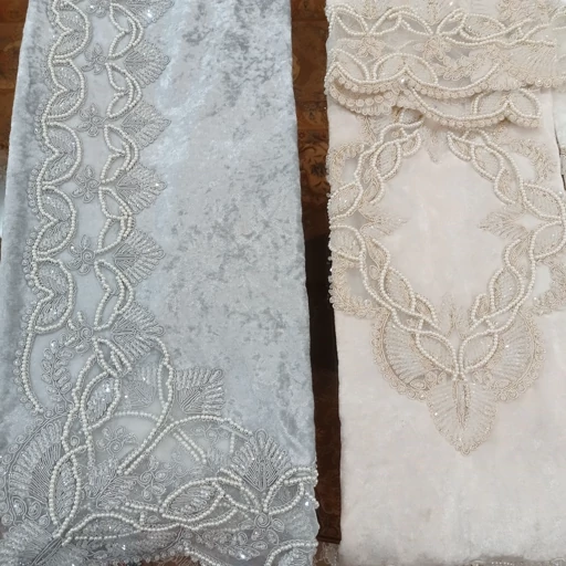 رومیزی مربع کریستال دوزی مخمل دانتل ترک گندمی