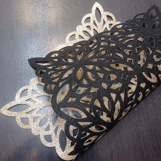 رومیزی مربع چرم اکلیلی مدل پاییز 30 سانتی