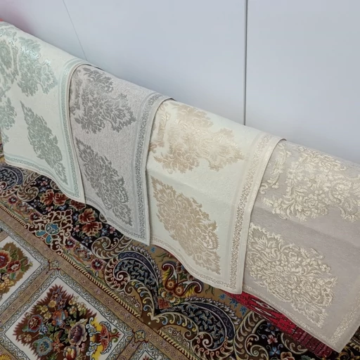 رومیزی مربع مخمل شاین دار جدید مدل پرواز 90 در 90