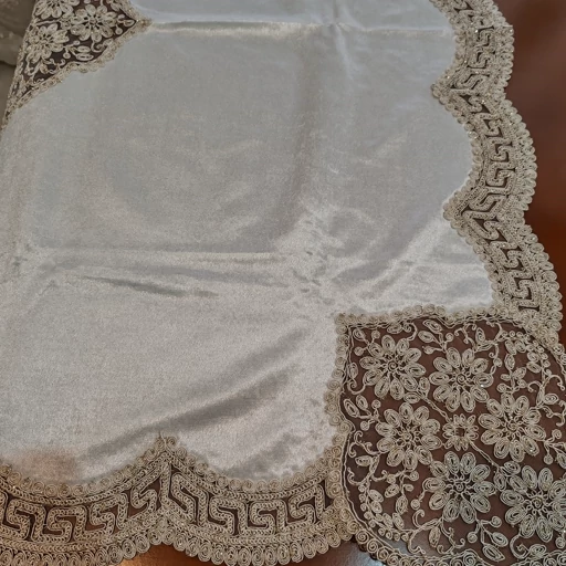 رومیزی چهار نفره غذاخوری مخمل دانتل ترک طرح ورساچه