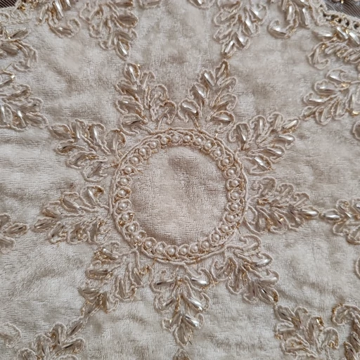 رومیزی گرد دانتل مخمل سه تکه ملیله و مروارید دوزی طرح نگین