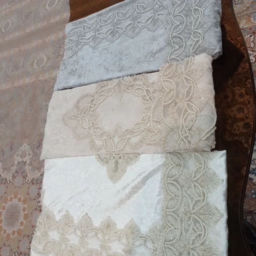 رومیزی مربع کریستال دوزی مخمل دانتل ترک گندمی