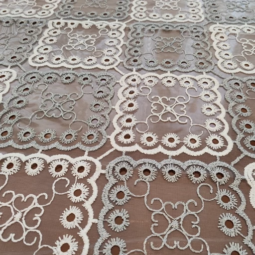 رومیزی گیپوری مربع بزرگ یک متری در سه رنگ