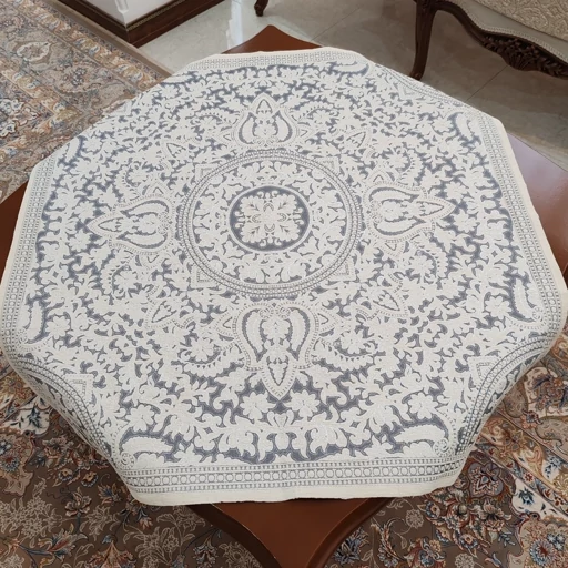 رومیزی مربع مخمل شاین ابریشمی طرح ترنج 92سانت