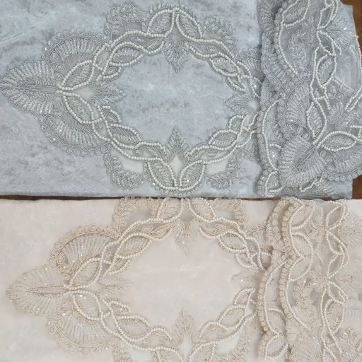 رومیزی مربع کریستال دوزی مخمل دانتل ترک گندمی