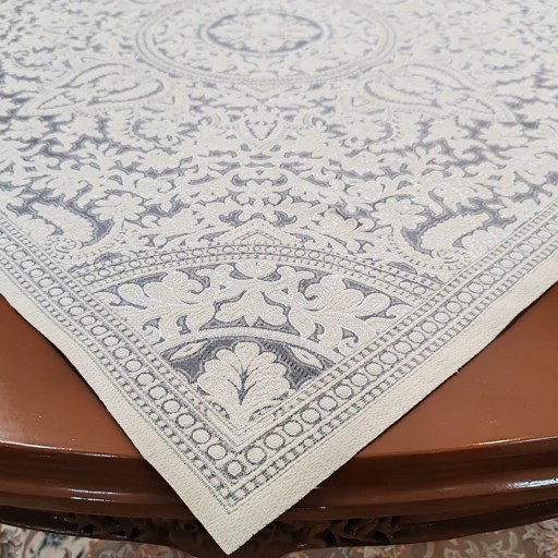 رومیزی مربع مخمل شاین ابریشمی طرح ترنج 92سانت