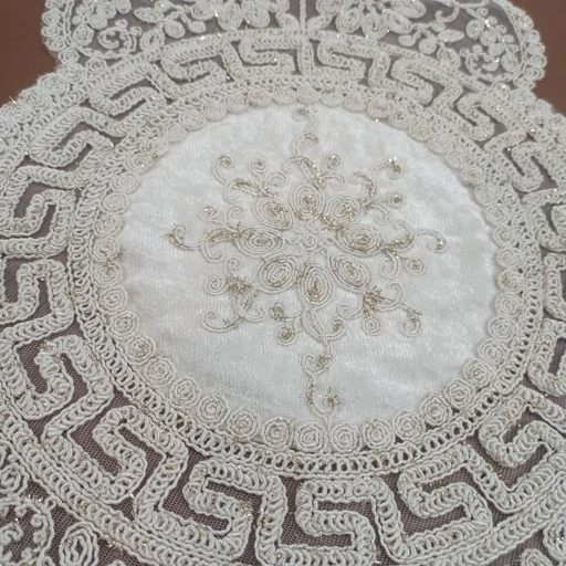 رومیزی بیضی دانتل مخمل سه تکه مدل ورساچه درجه یک