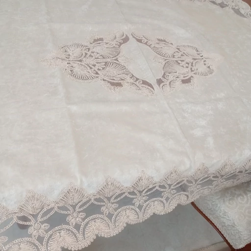 رومیزی غذاخوری 4 نفره مخمل دانتل ترک گندمی