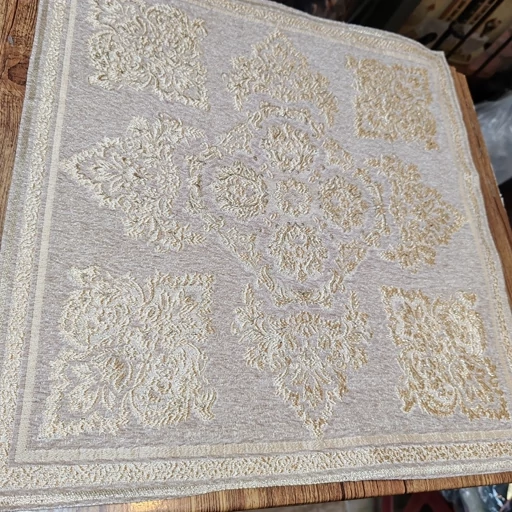 رومیزی مربع مخمل شاین دار ابریشمی طرح پرواز 44 سانتی