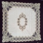 رومیزی مربع کریستال دوزی مخمل دانتل ترک گندمی