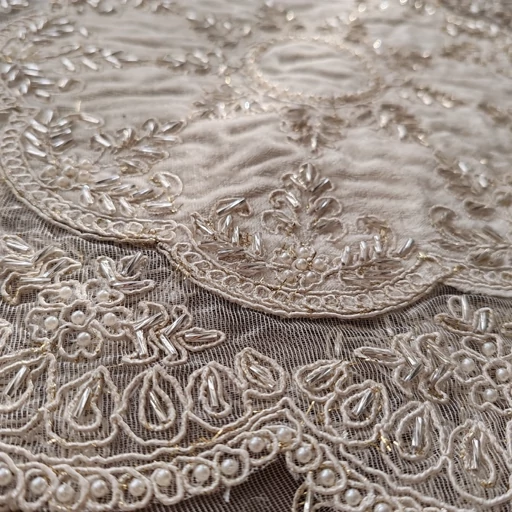 رومیزی گرد دانتل مخمل سه تکه ملیله و مروارید دوزی طرح نگین