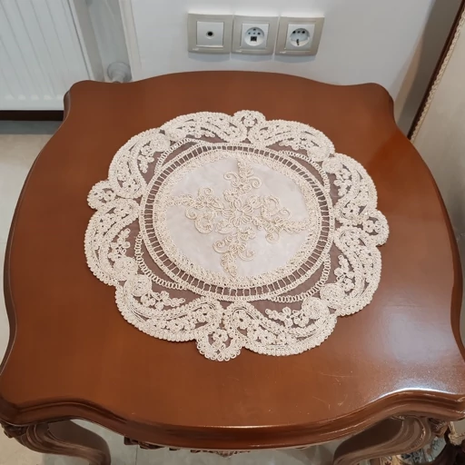 رومیزی گرد دانتل مخمل سه تکه طرح سوفیا