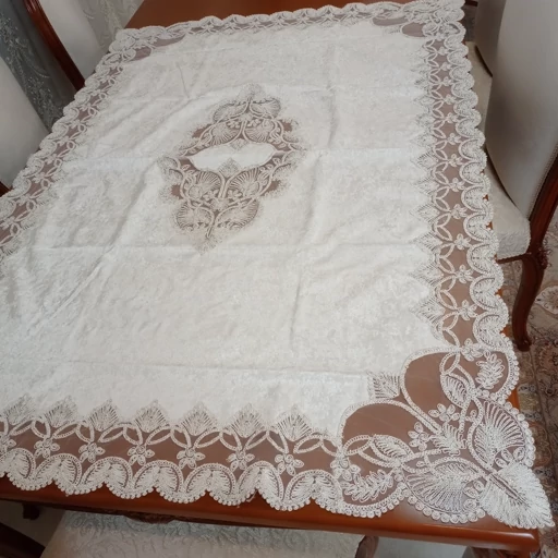 رومیزی غذاخوری 4 نفره مخمل دانتل ترک گندمی