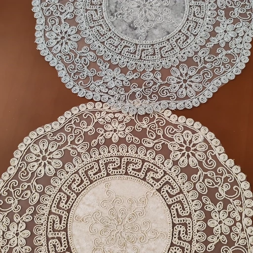 رومیزی گرد دانتل مخمل سه تکه مدل ورساچه طرح ترک