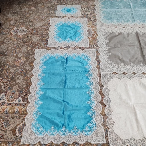 سجاده جانماز مخمل دانتل قیطون دوزی لمه دار طرح نگین