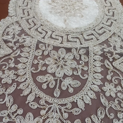 رومیزی بیضی دانتل مخمل سه تکه مدل ورساچه درجه یک