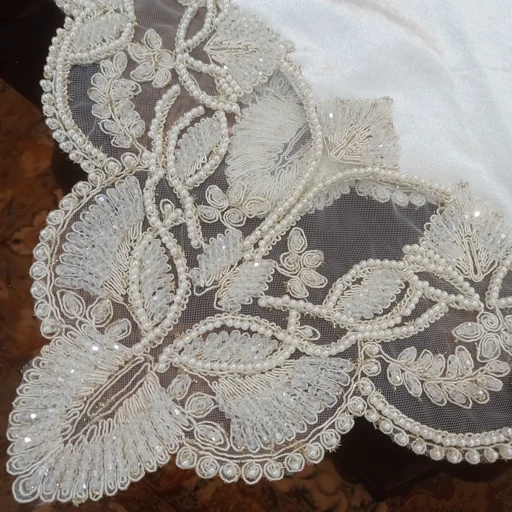 رومیزی مربع کریستال دوزی مخمل دانتل ترک گندمی