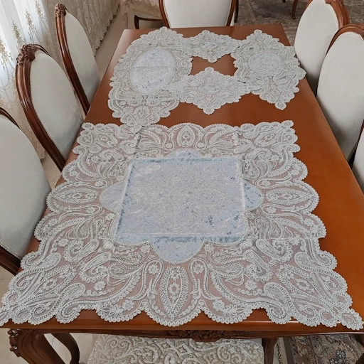 سرویس رومیزی پنج تکه دانتل مخمل طرح آنتیک